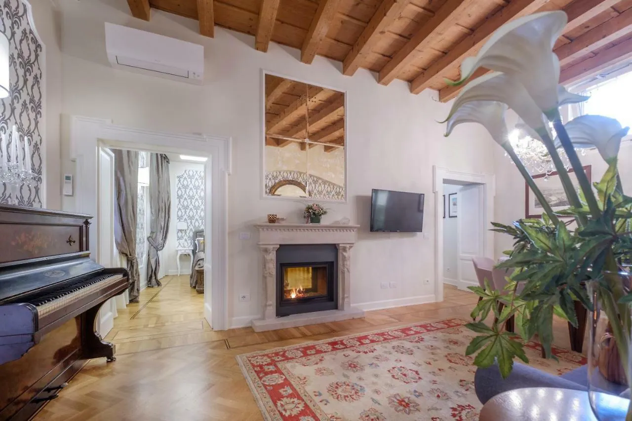 Boutique Guesthouse Al Chiostro De San Salvar Verona