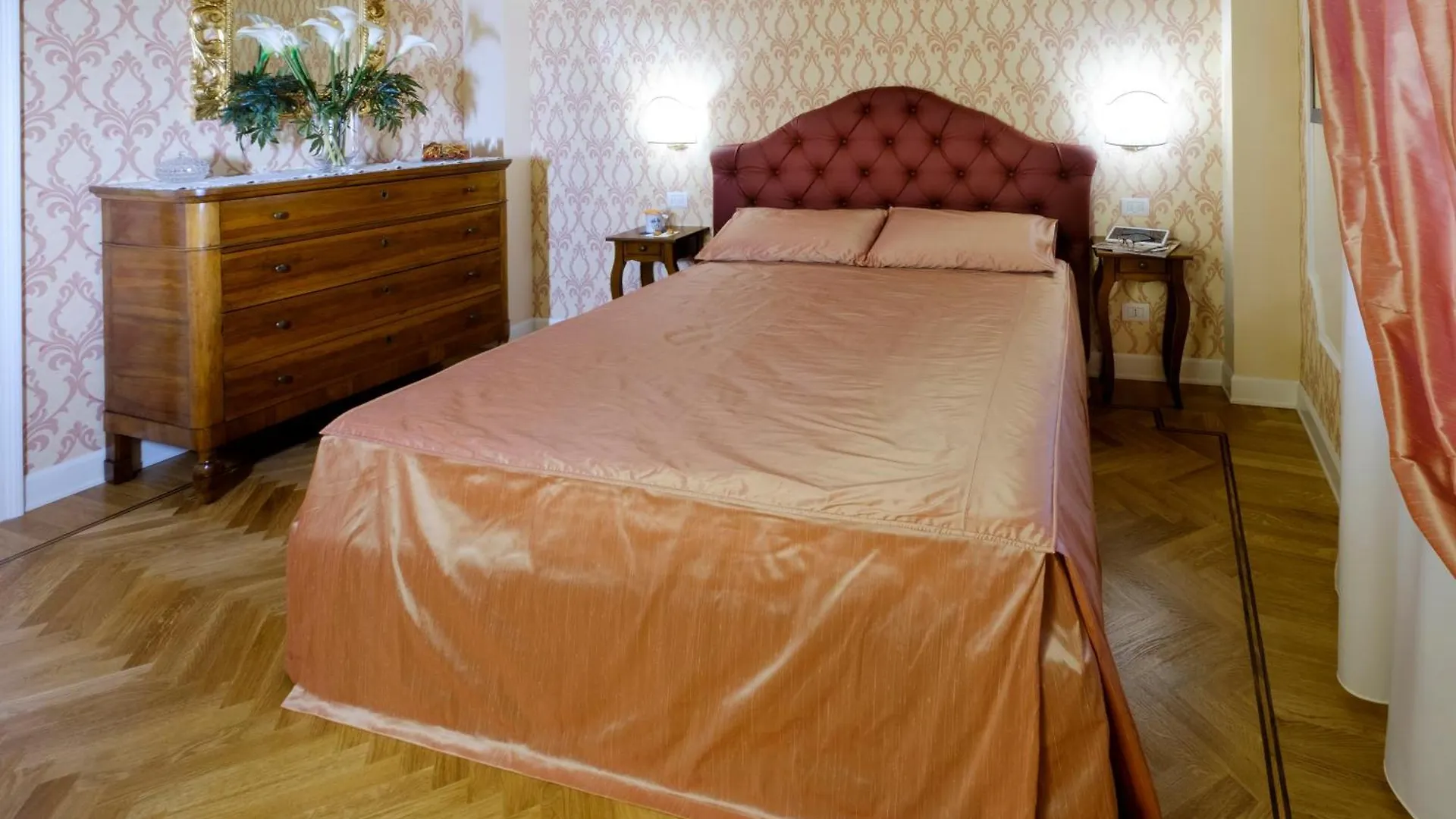 Boutique Guesthouse Al Chiostro De San Salvar Verona Italy