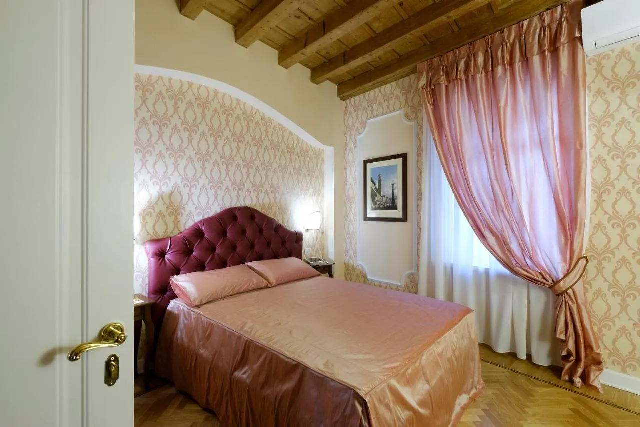 Boutique Guesthouse Al Chiostro De San Salvar Verona