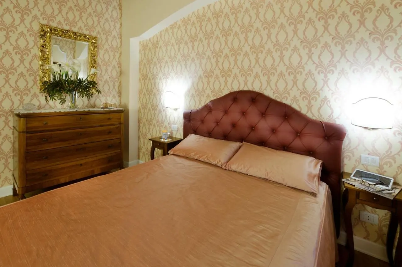 Vendégház Boutique Guesthouse Al Chiostro De San Salvar Verona