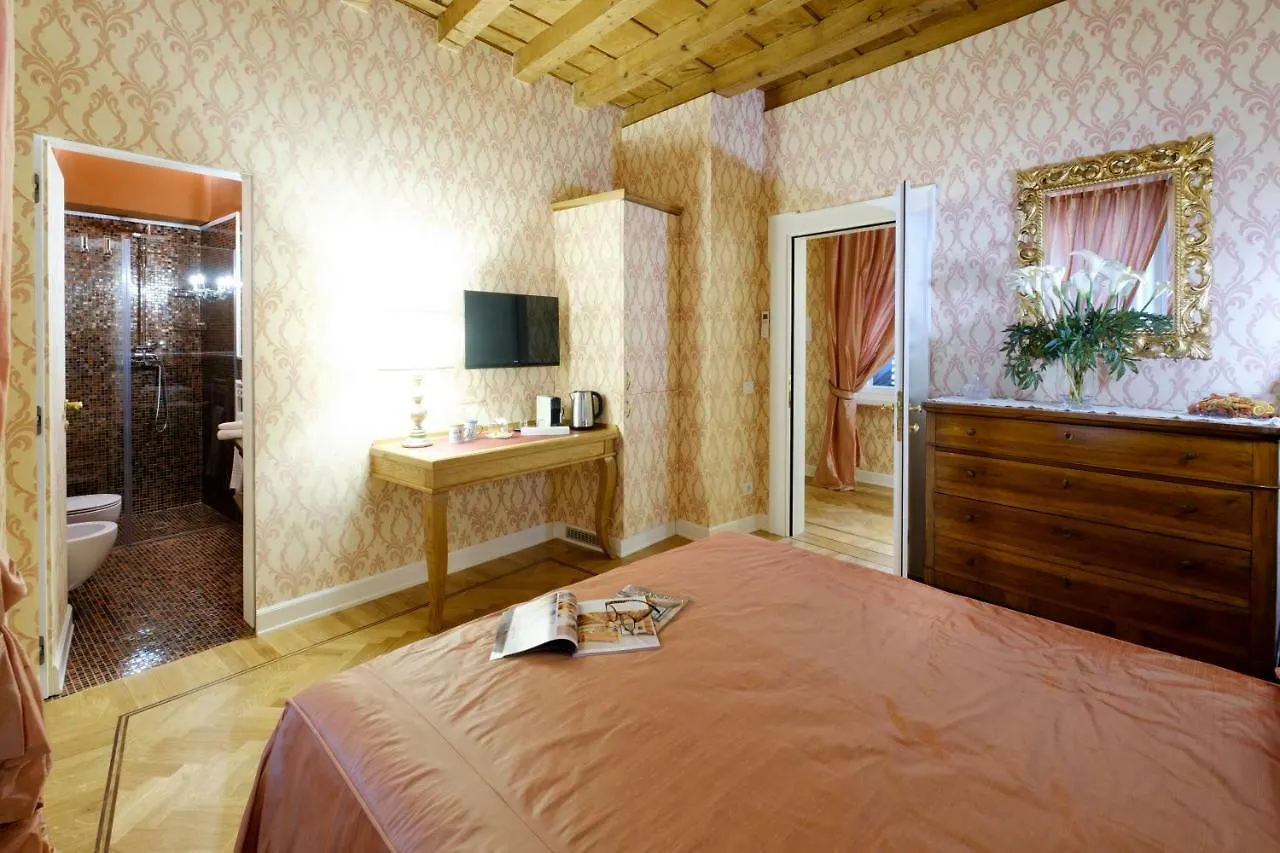 Guest house Boutique Guesthouse Al Chiostro De San Salvar Verona Italy